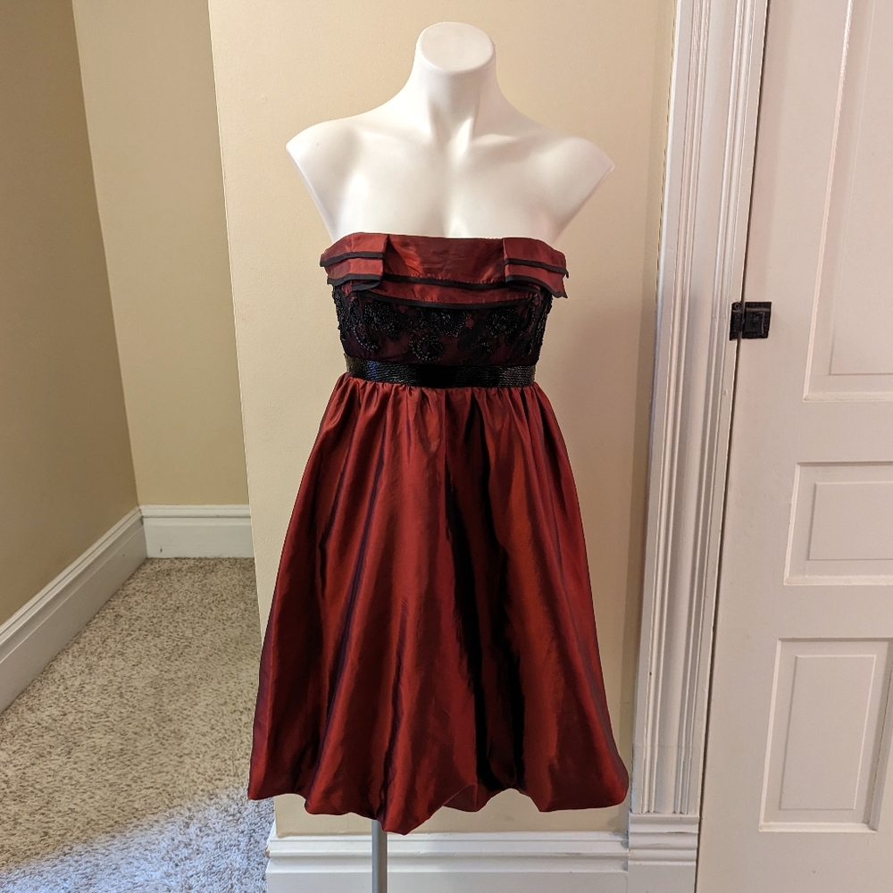 Mac Duggal Couture maroon strapless bubble hem dress with black beading size 10
